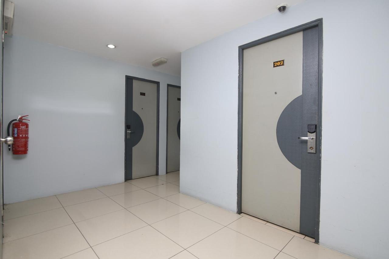 Oyo 90136 Jumbo Inn Κουτσίνγκ Εξωτερικό φωτογραφία