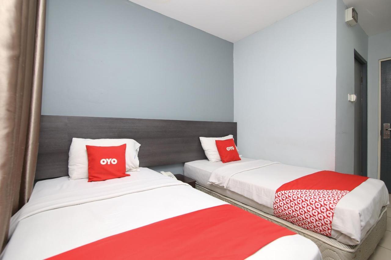 Oyo 90136 Jumbo Inn Κουτσίνγκ Εξωτερικό φωτογραφία