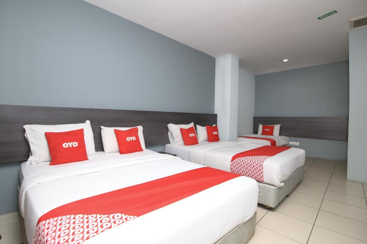 Oyo 90136 Jumbo Inn Κουτσίνγκ Εξωτερικό φωτογραφία