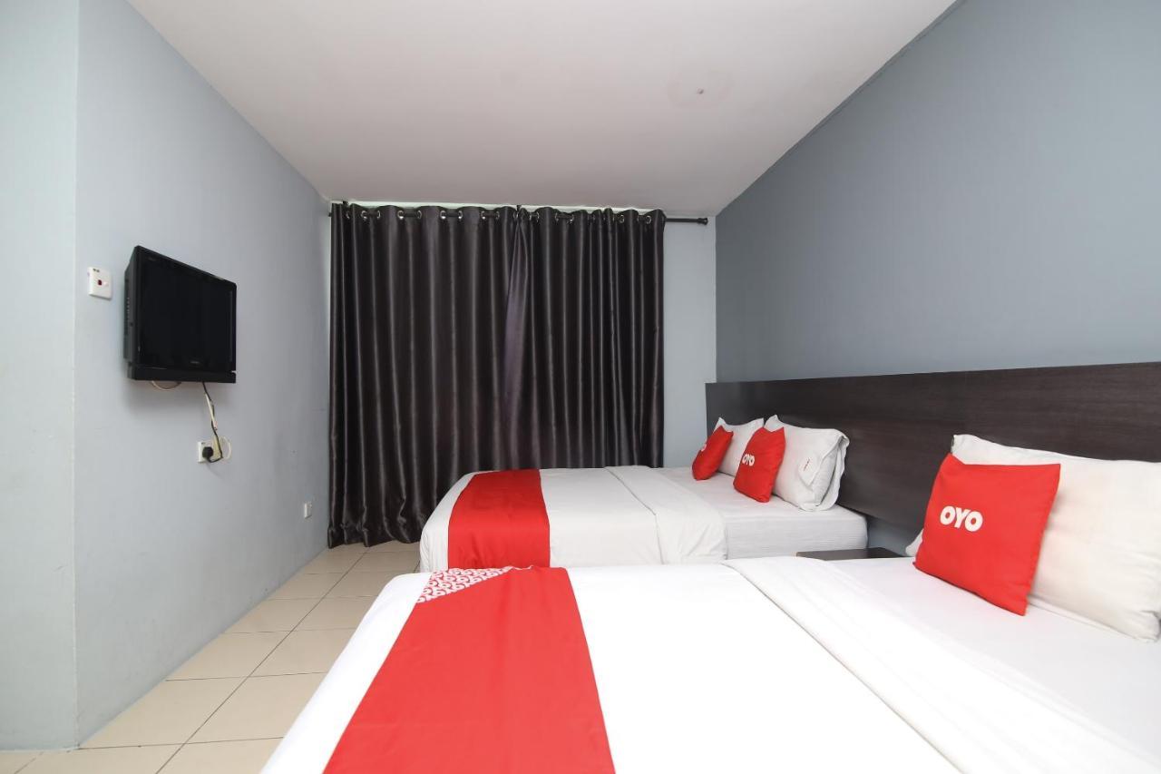 Oyo 90136 Jumbo Inn Κουτσίνγκ Εξωτερικό φωτογραφία