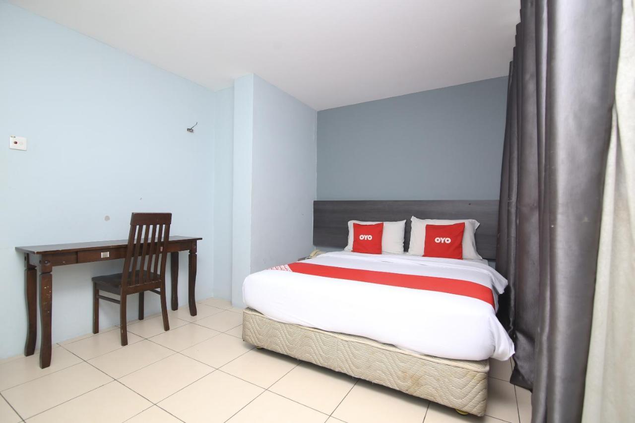 Oyo 90136 Jumbo Inn Κουτσίνγκ Εξωτερικό φωτογραφία