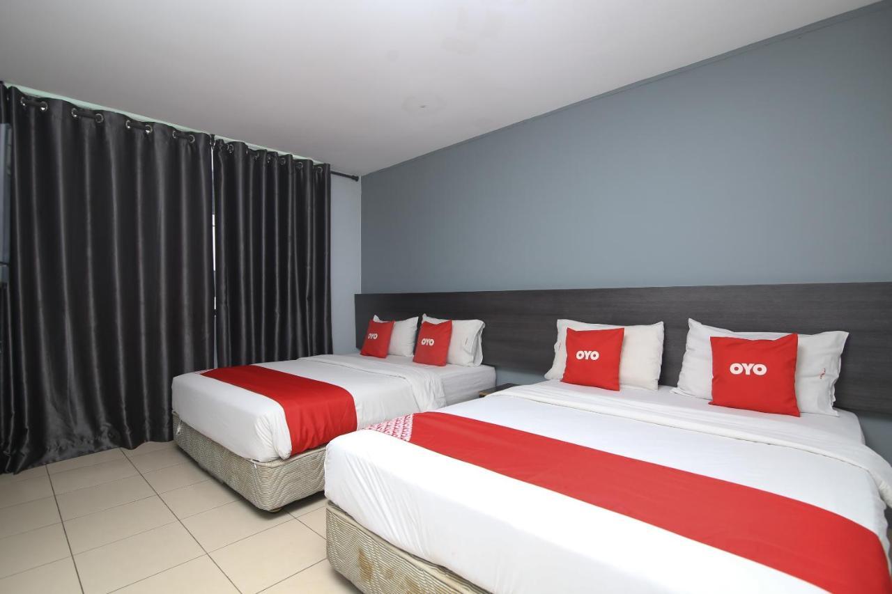 Oyo 90136 Jumbo Inn Κουτσίνγκ Εξωτερικό φωτογραφία