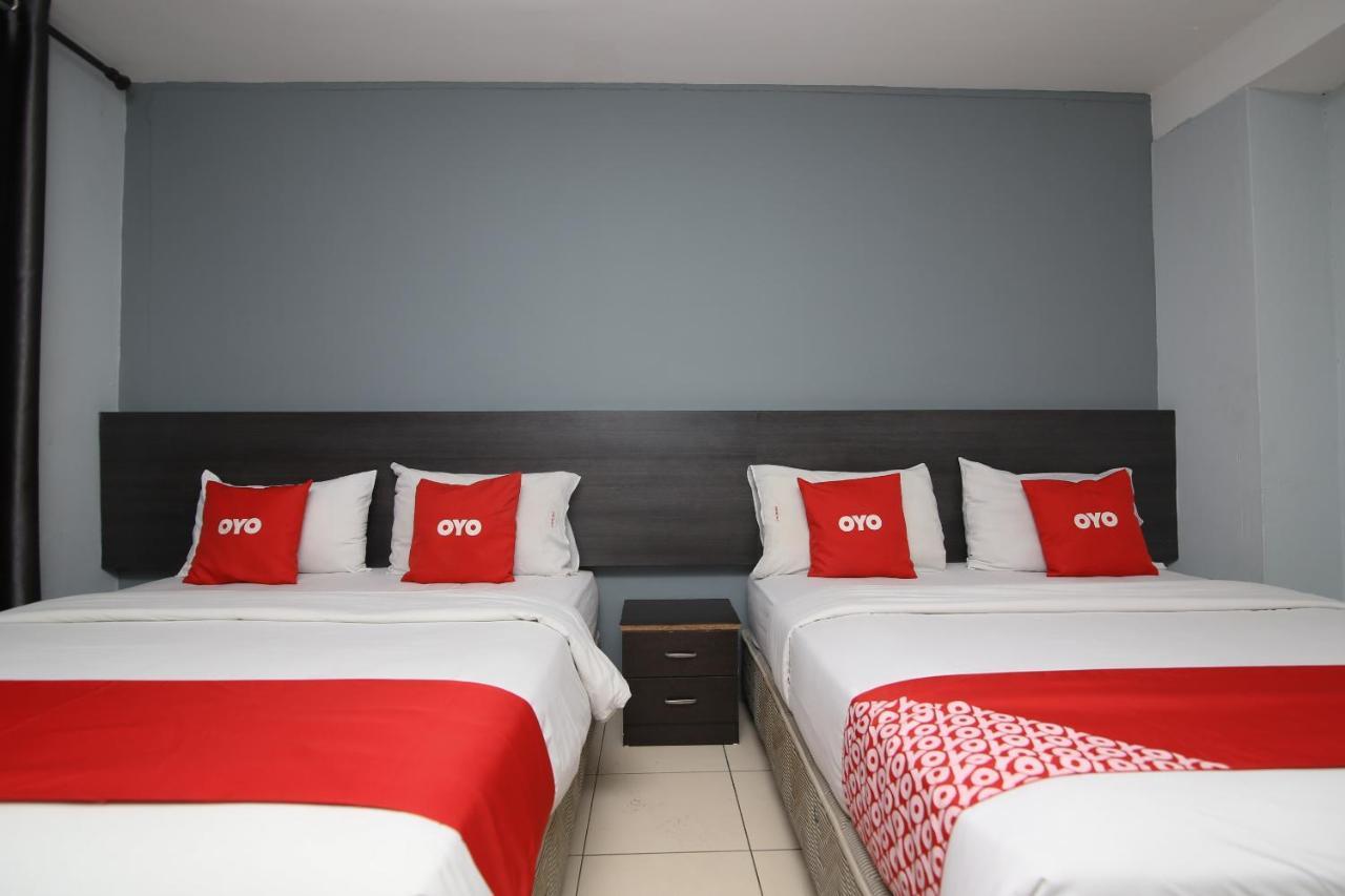 Oyo 90136 Jumbo Inn Κουτσίνγκ Εξωτερικό φωτογραφία