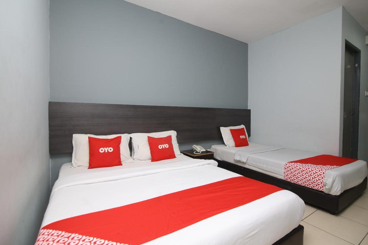 Oyo 90136 Jumbo Inn Κουτσίνγκ Εξωτερικό φωτογραφία