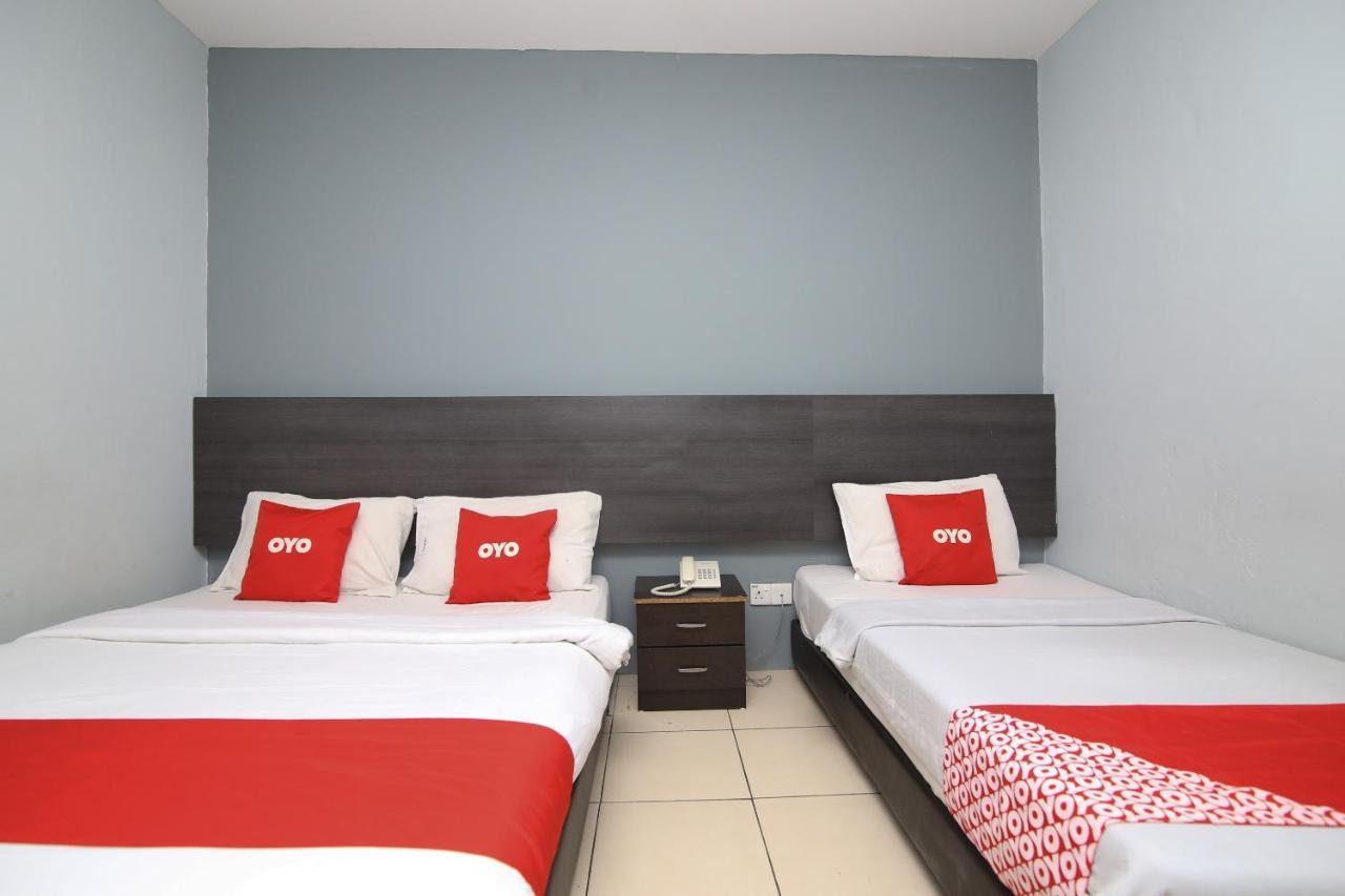 Oyo 90136 Jumbo Inn Κουτσίνγκ Εξωτερικό φωτογραφία
