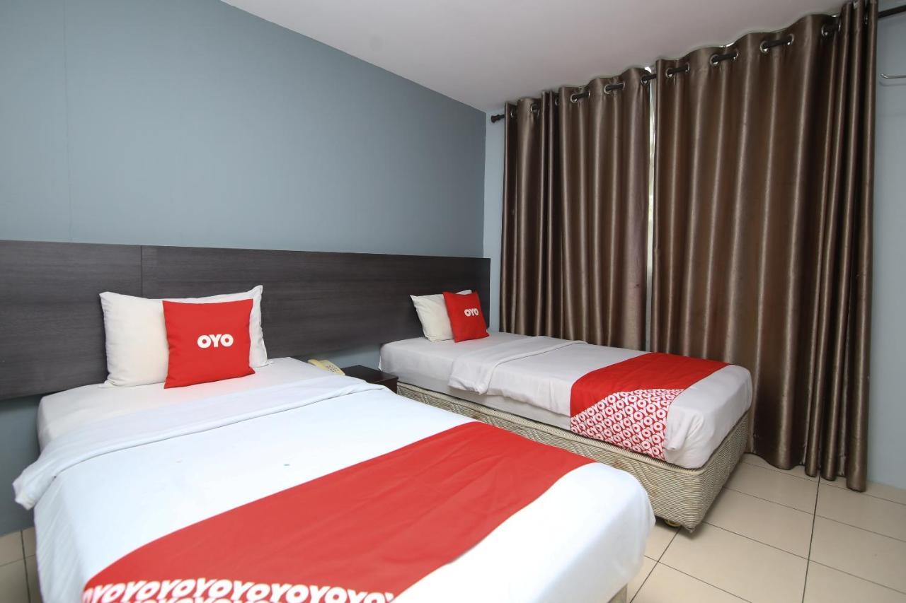 Oyo 90136 Jumbo Inn Κουτσίνγκ Εξωτερικό φωτογραφία