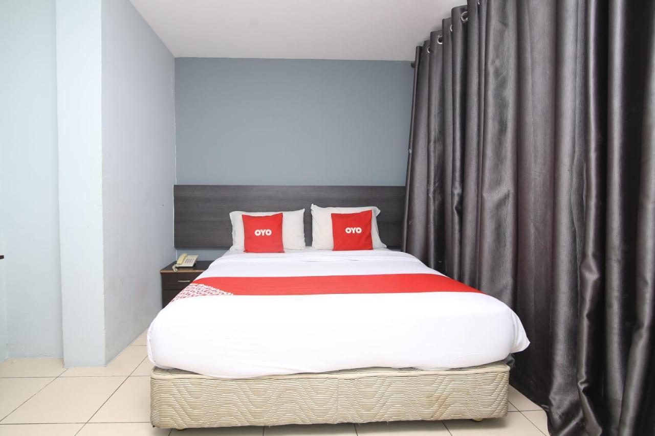 Oyo 90136 Jumbo Inn Κουτσίνγκ Εξωτερικό φωτογραφία