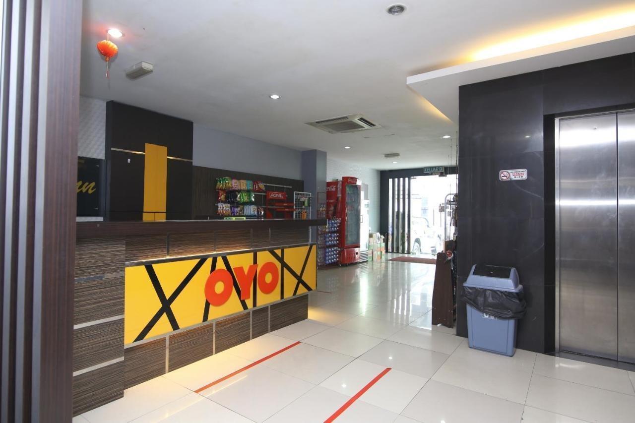 Oyo 90136 Jumbo Inn Κουτσίνγκ Εξωτερικό φωτογραφία