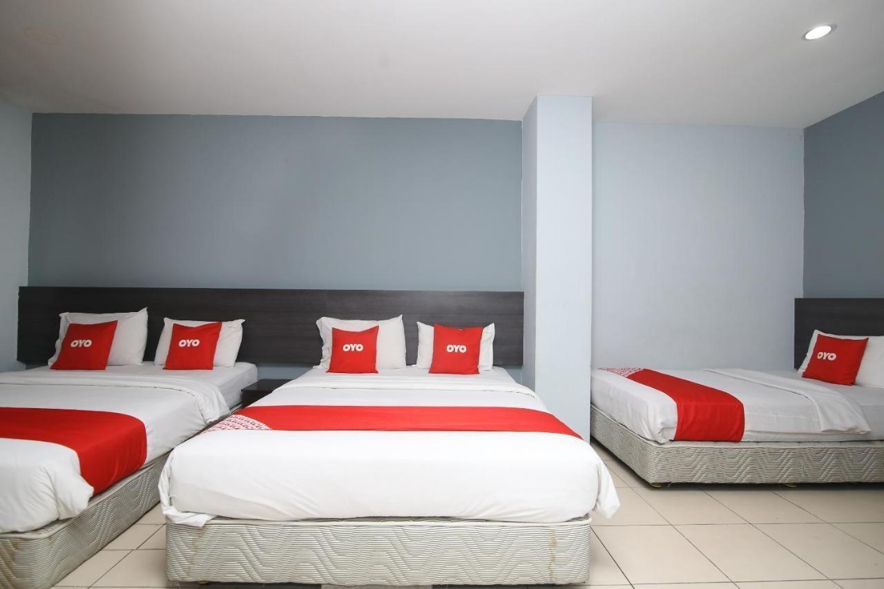 Oyo 90136 Jumbo Inn Κουτσίνγκ Εξωτερικό φωτογραφία